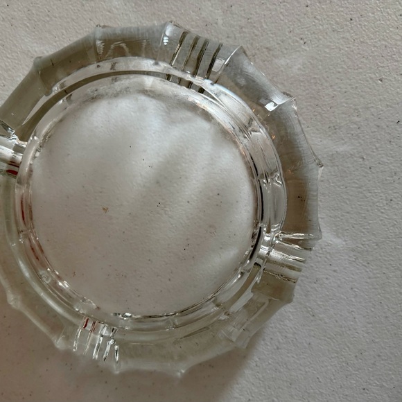 Vintage Heavy Clear Cut Glass Ashtray - MCM Scalloped Edge Decor - Picture 9 of 9